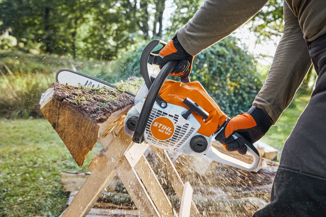 STIHL MS 162 en action