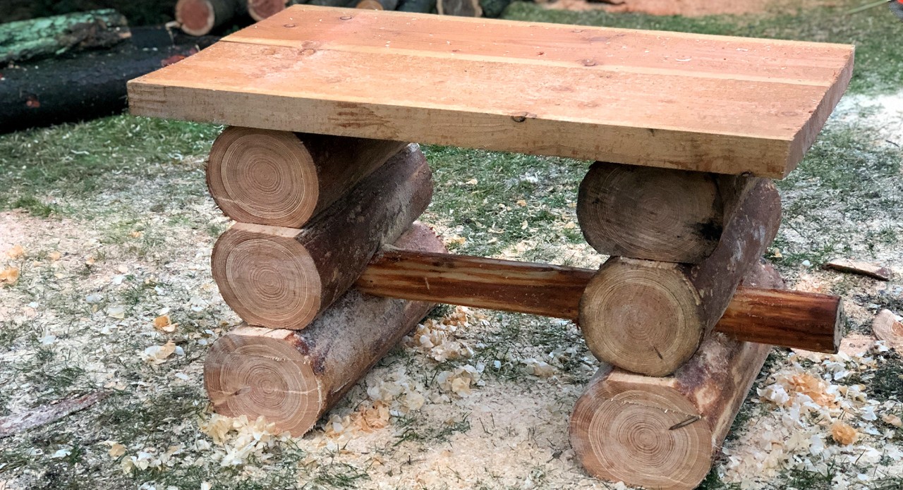 Table de jardin rustique en bois, à fabriquer soi-même 