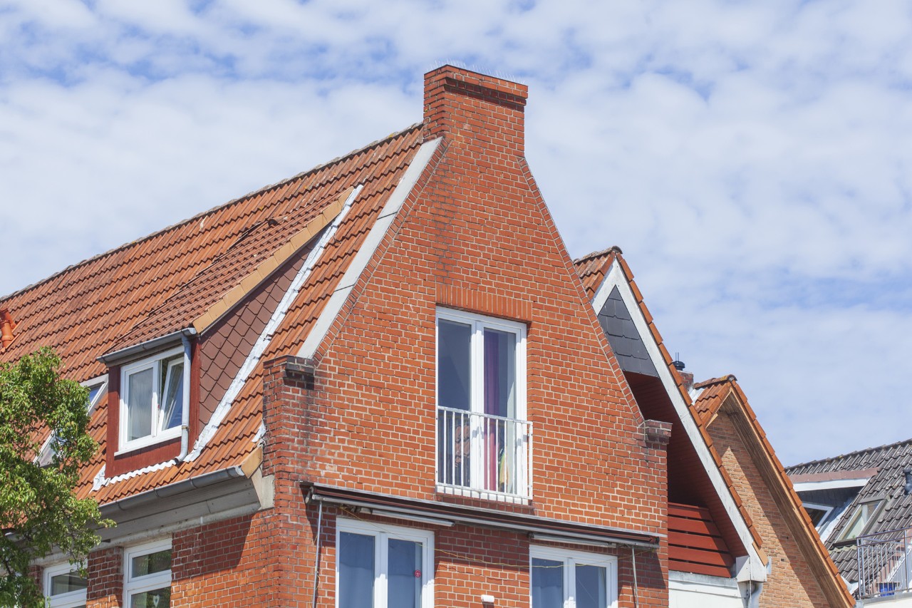 Une maison avec une façade en briques vitrifiées