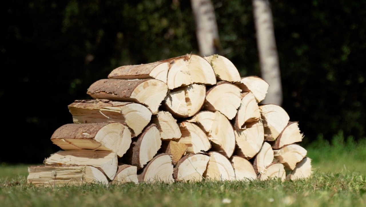 Couper du bois de chauffage