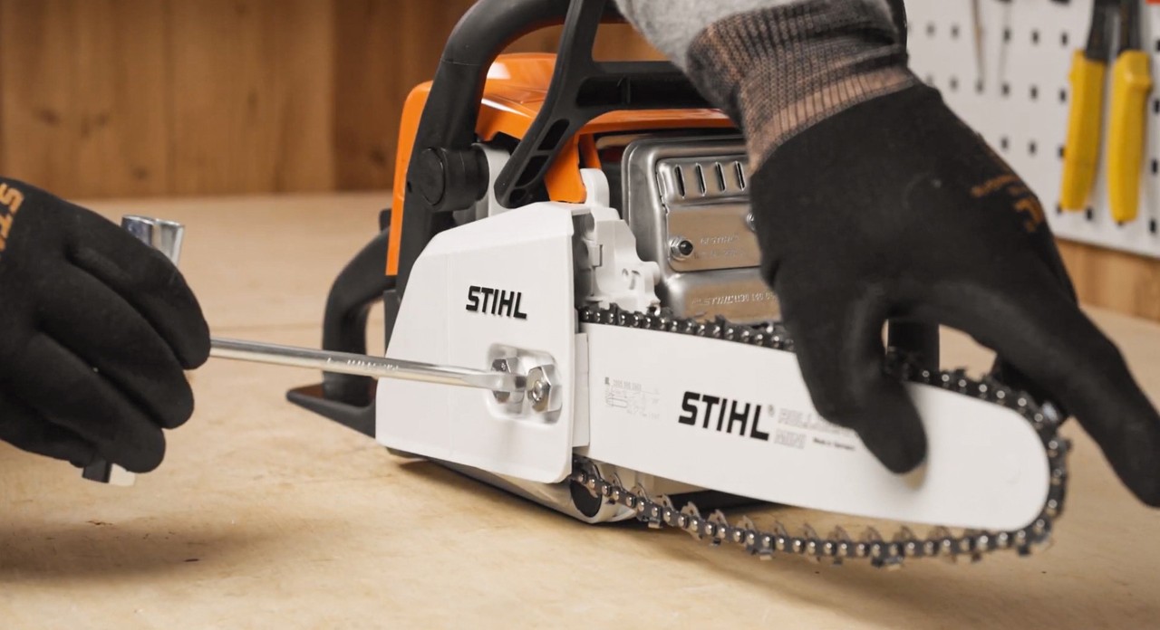 Tension d’une chaîne de tronçonneuse thermique STIHL MS 180
