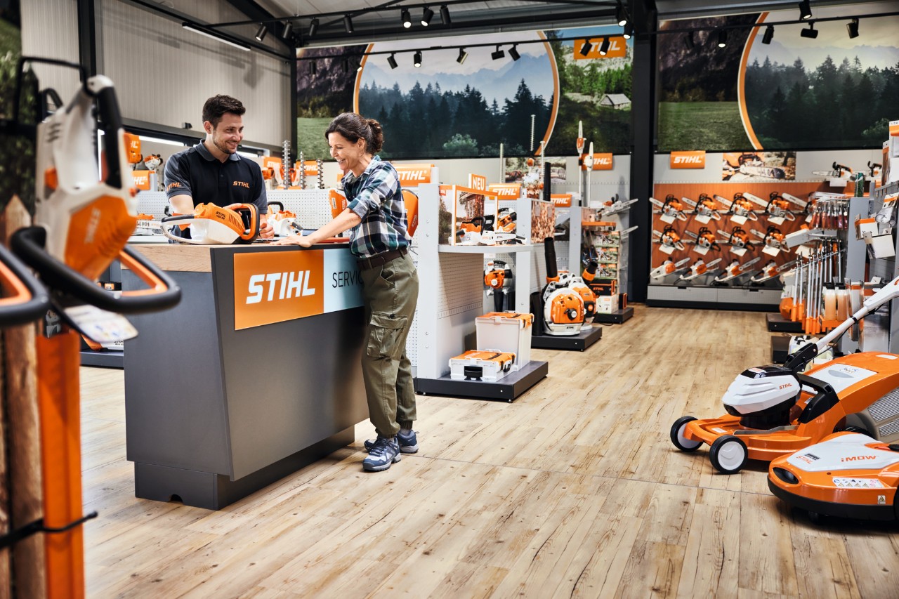 Conseils sur les produits au comptoir de service STIHL.